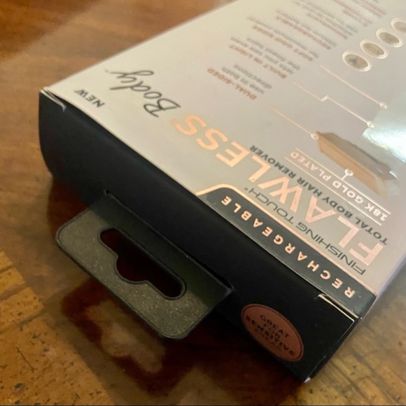 Finishing Touch Flawless body Rechargeable Shaver - Picture 5 of 6